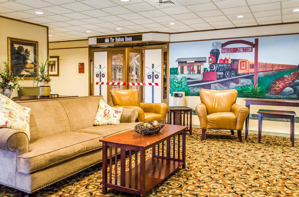 Norwood Inn Hudson المظهر الخارجي الصورة