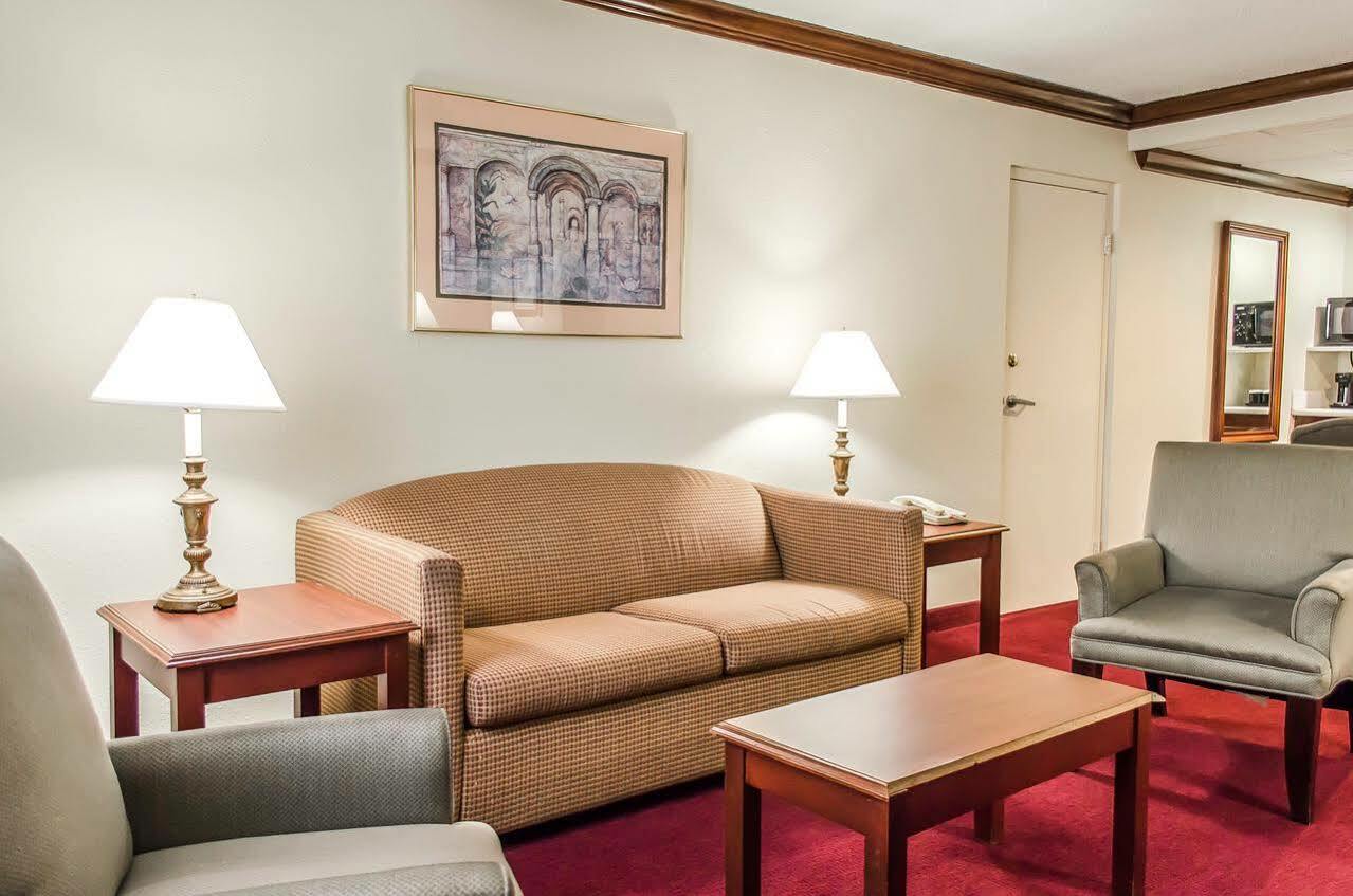 Norwood Inn Hudson المظهر الخارجي الصورة